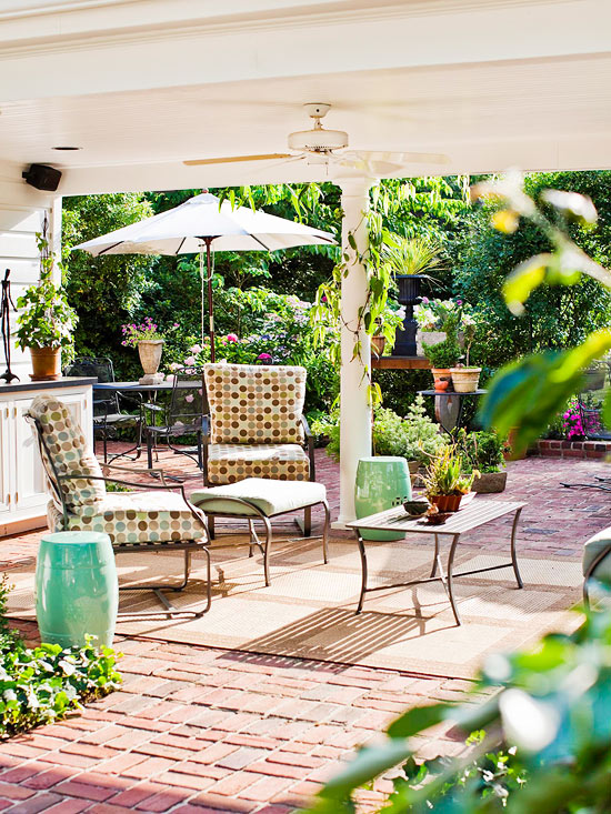 Brick patio {via Better Homes & Gardens}