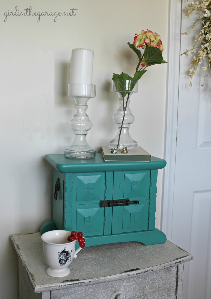 An old jewelry box gets a fresh new look with bright emerald green paint.