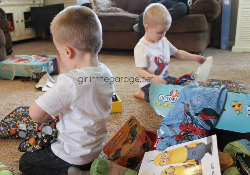 Superhero birthday party with DIY decorations! girlinthegarage.net Superhero birthday party with DIY decorations! girlinthegarage.net