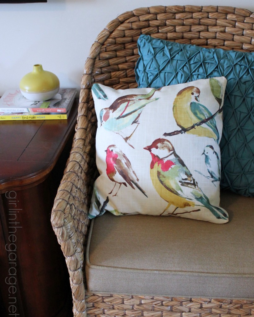 1 Pillow, 2 Looks - How to Make a Double-Sided Pillow Cover (Plus a Giveaway to OnlineFabricStore!)  girlinthegarage.net