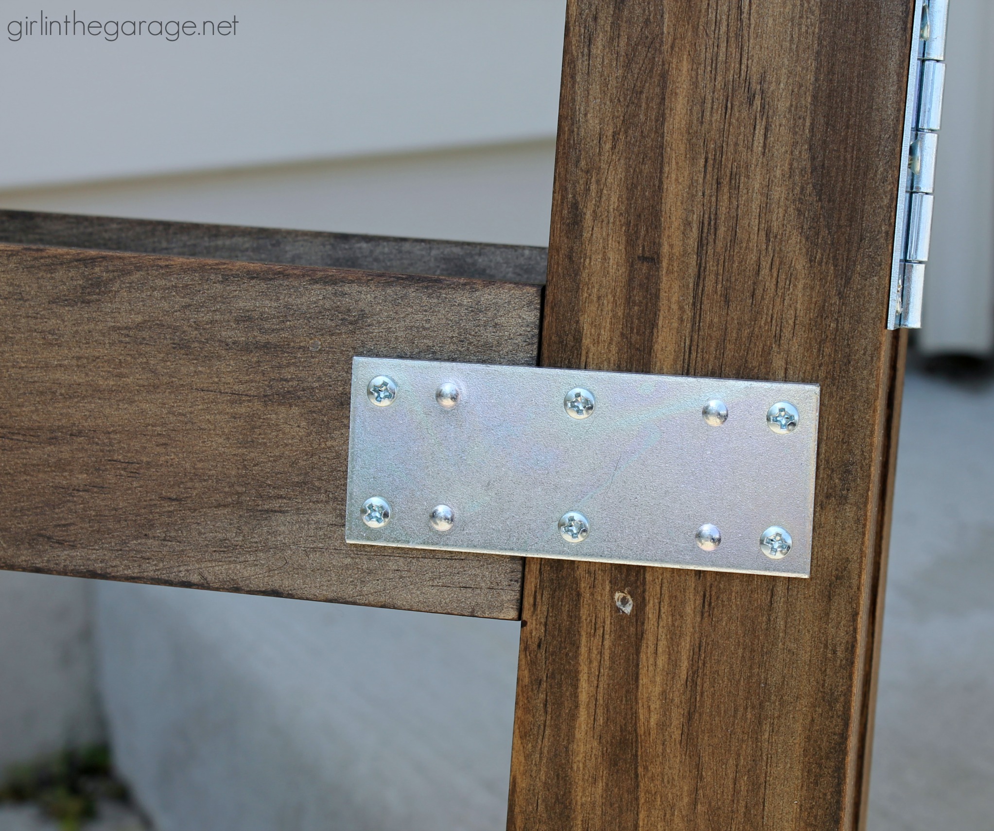 How to Build a DIY Folding Display with Chicken Wire - by Girl (and Guy) in the Garage