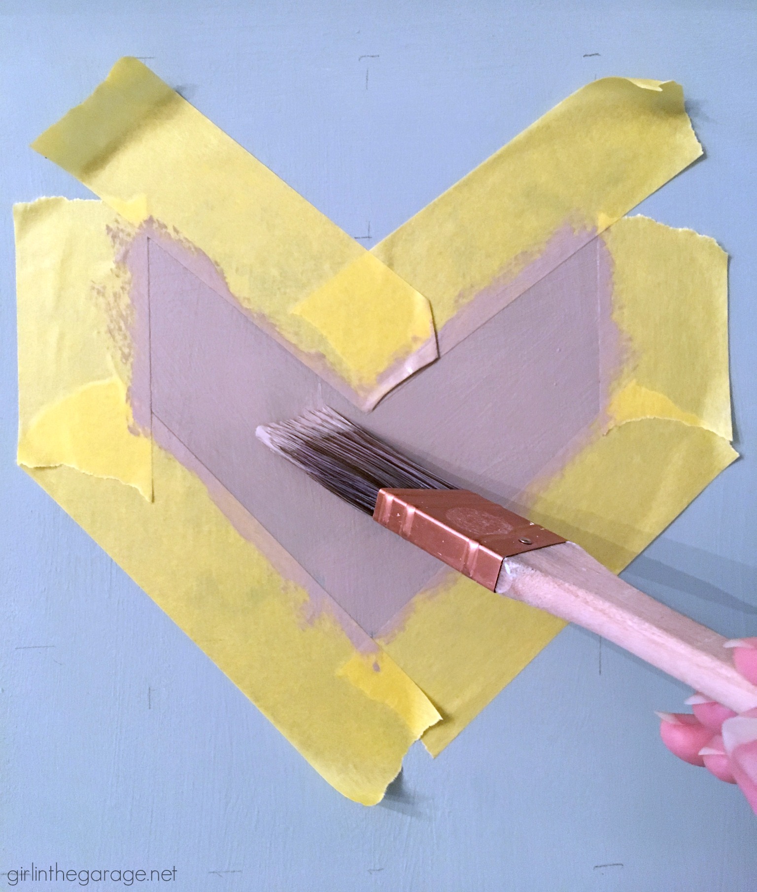 How to paint a barn quilt on a thrifted tray for a beautiful art piece. Step by step DIY tutorial by Girl in the Garage.