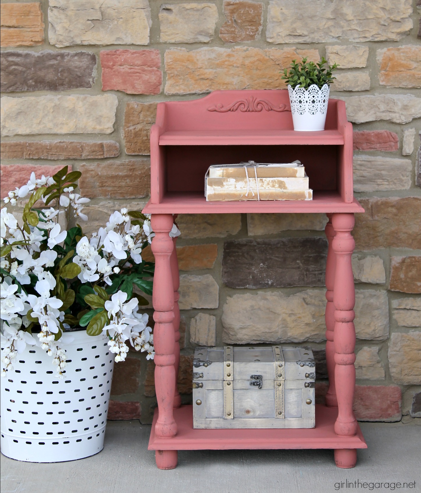 Painted telephone table with Annie Sloan Chalk Paint in Scandinavian Pink - by Girl in the Garage Painted telephone table with Annie Sloan Chalk Paint in Scandinavian Pink - by Girl in the Garage