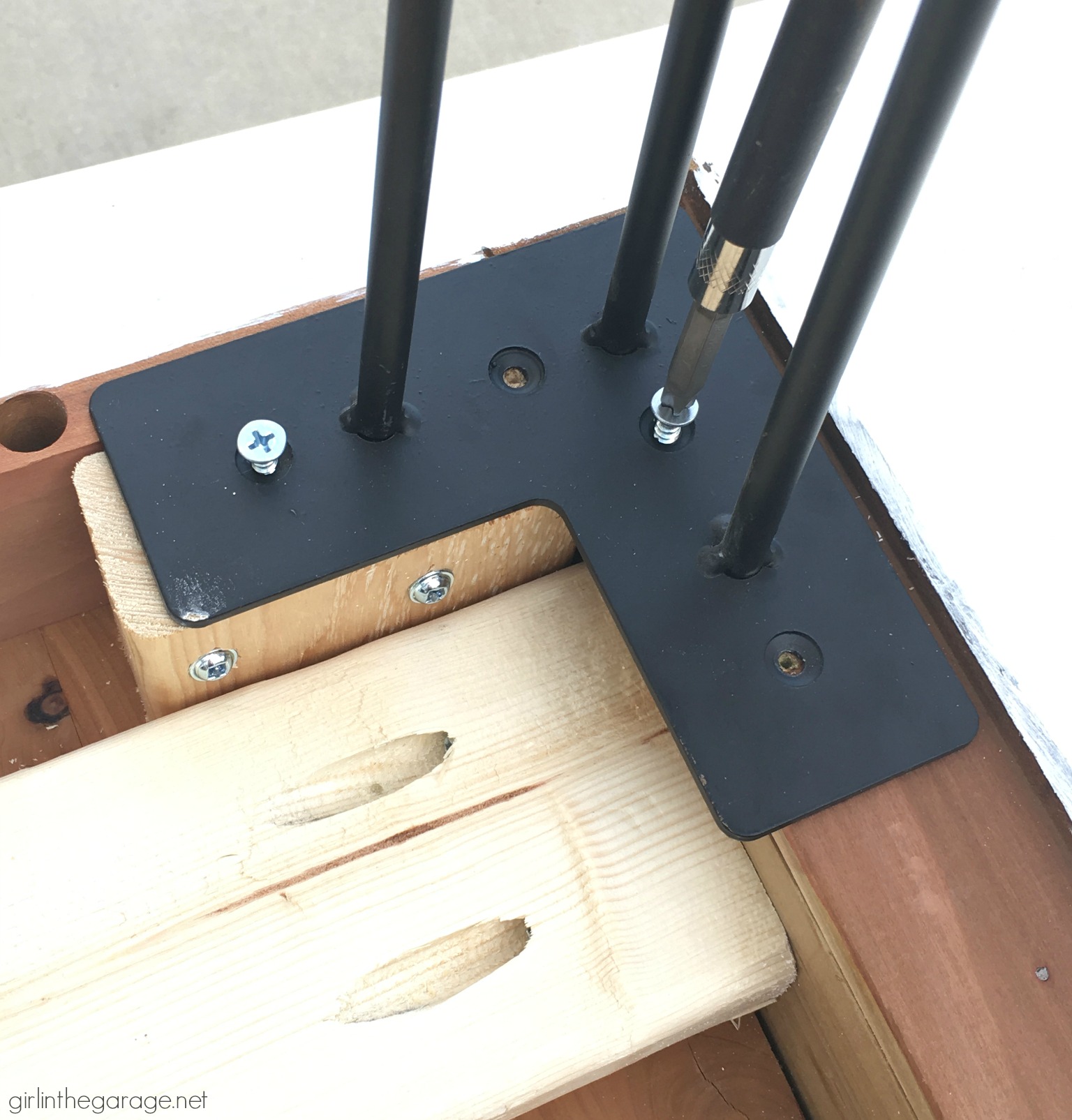IMG_4545attachhairpinlegbench Girl in the Garage®