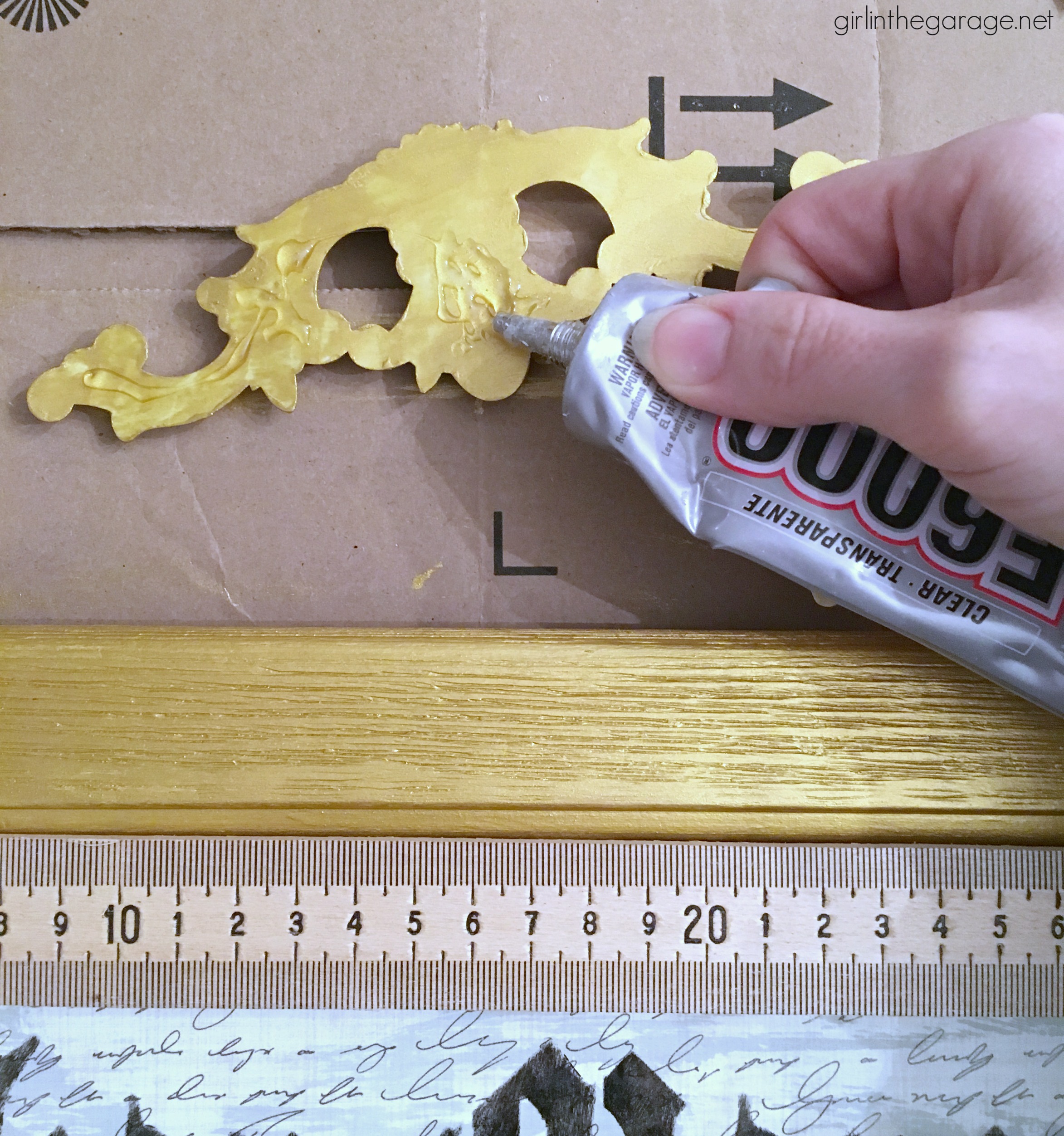 IMG_8564e6000gluefurnituremedallion Girl in the Garage®