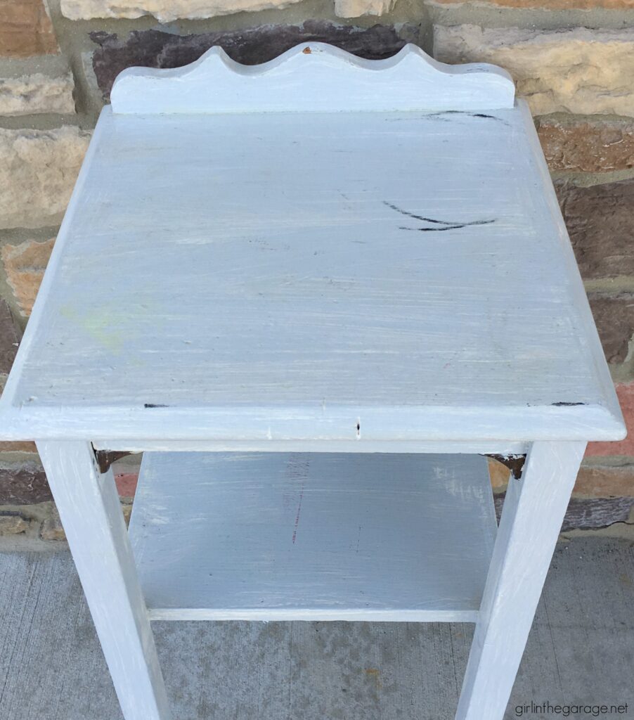 Learn easy steps to whitewash with Chalk Paint in this stunning table makeover tutorial by Girl in the Garage