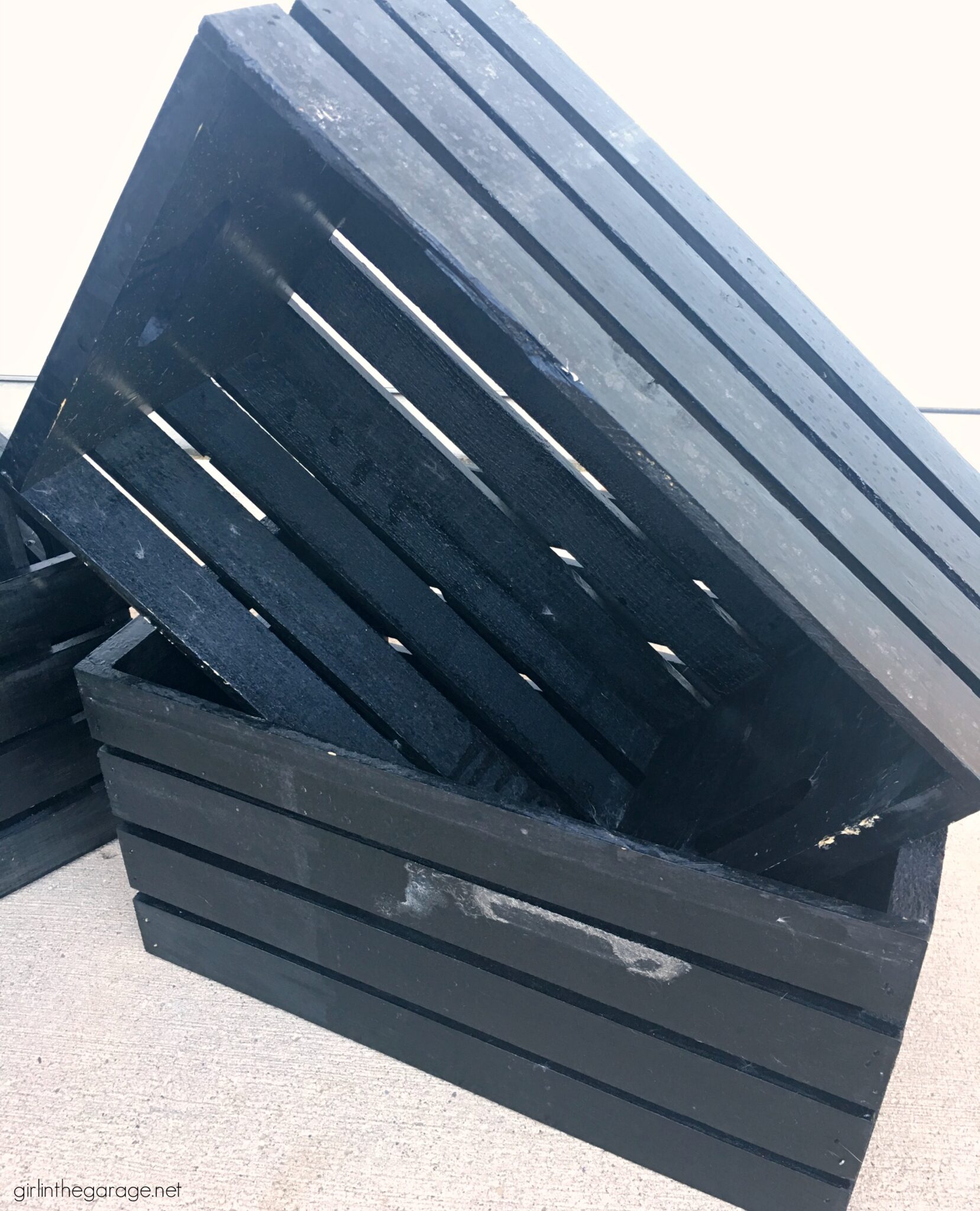 How to Paint Holiday Crates Girl in the Garage®