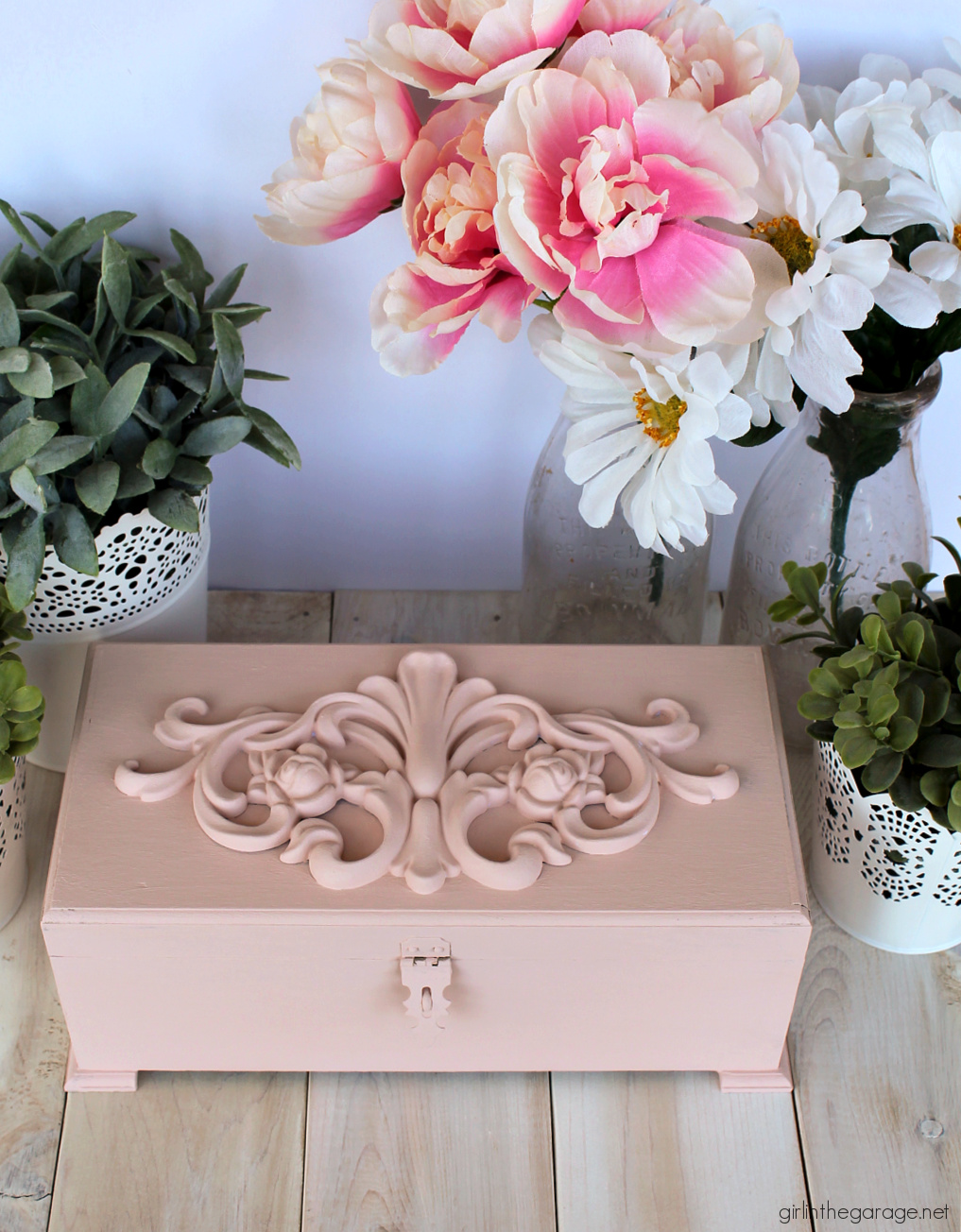 How to upcycle a jewelry box with Country Chic Paint in Ooh La La (light pink) - by Girl in the Garage